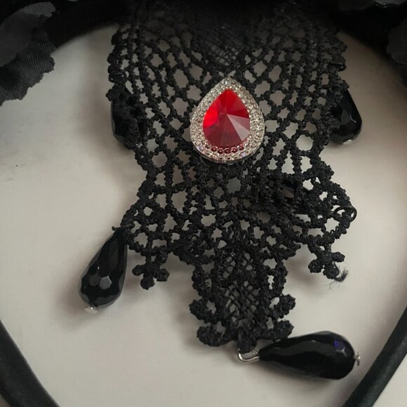 Gothic Black Halo Crown With Veil - Picture 10 of 14